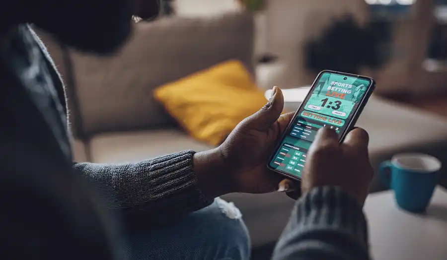 Crowd psychology can easily make players fall into the trap of fake bookies