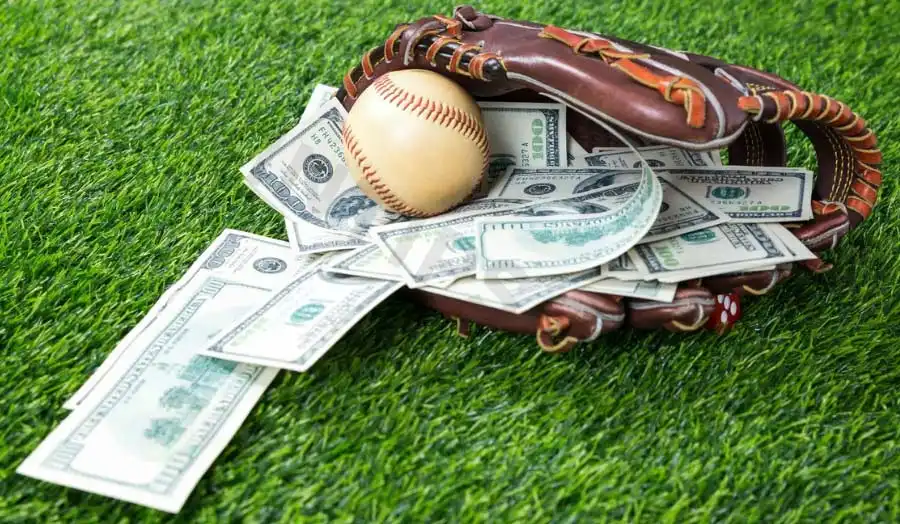 One of the main reasons bettors prefer the run line is the potential for better payouts when betting on strong favorites